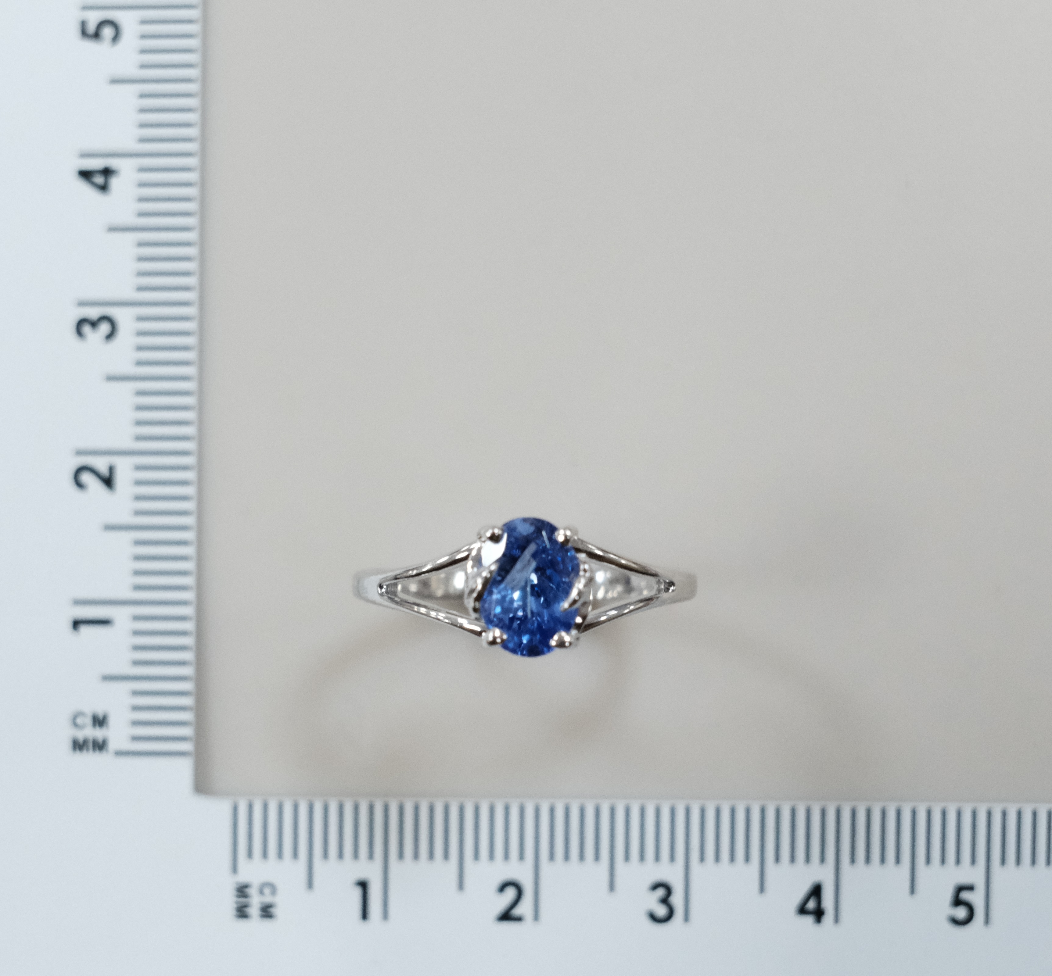 Серебряное кольцо с танзанитом